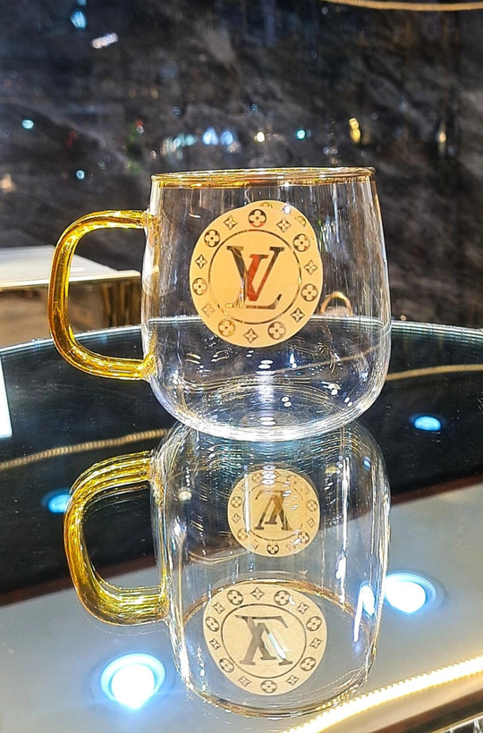 ست ماگ لب طلا پیرکس Lv با سینی چوبی